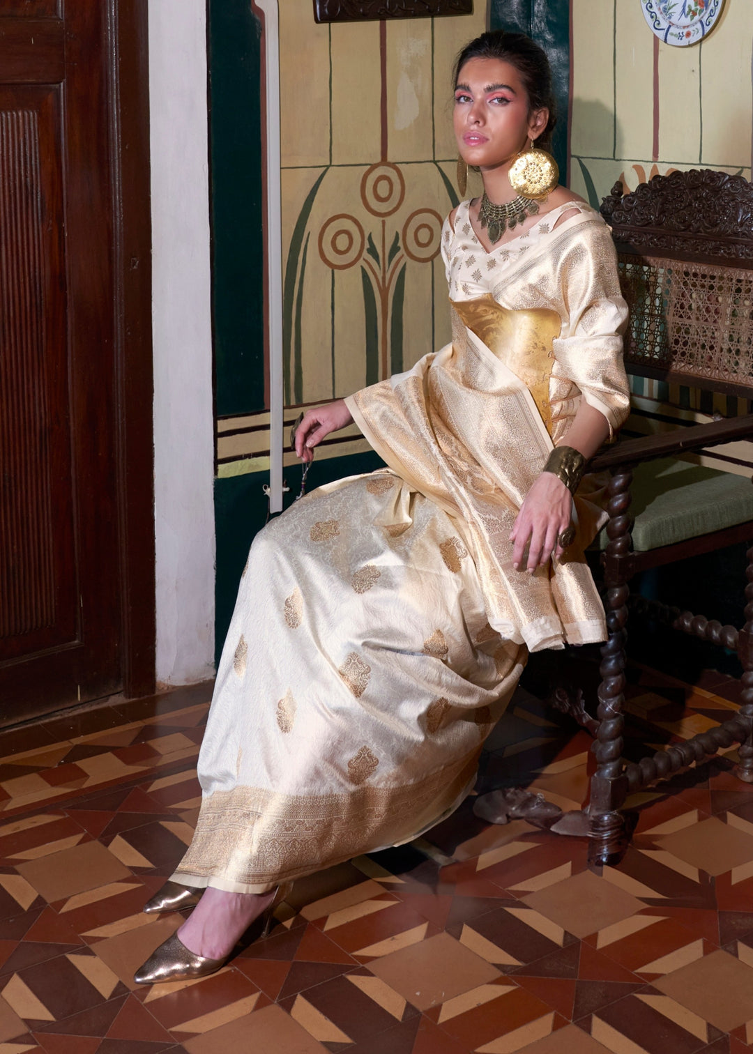 Cream Two Tone Handloom Weaving Silk Saree