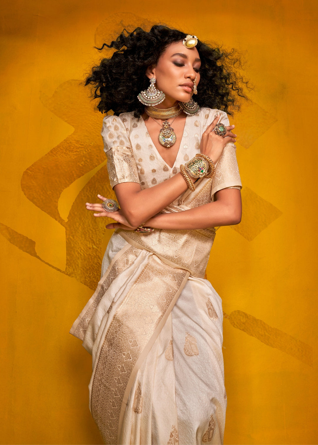 Off-white Two Tone Handloom Weaving Silk Saree : Top Pick