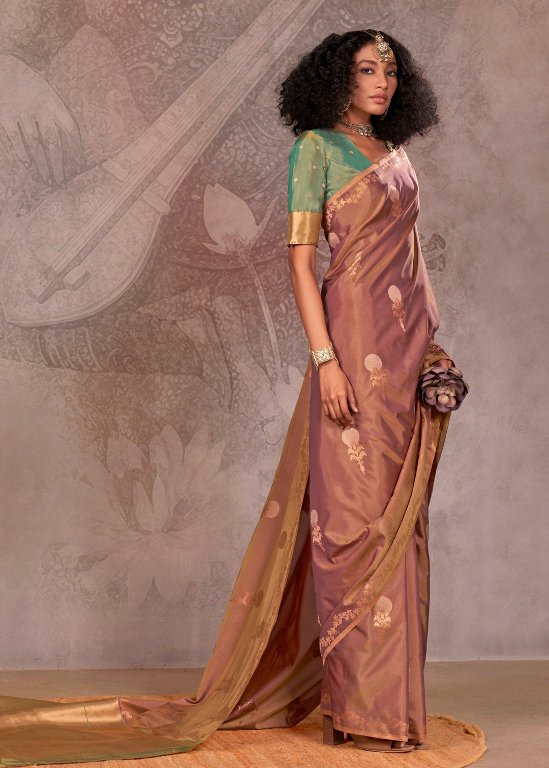 Chestnut Two Tone Handloom Weaving Silk Saree with Contrast Pallu