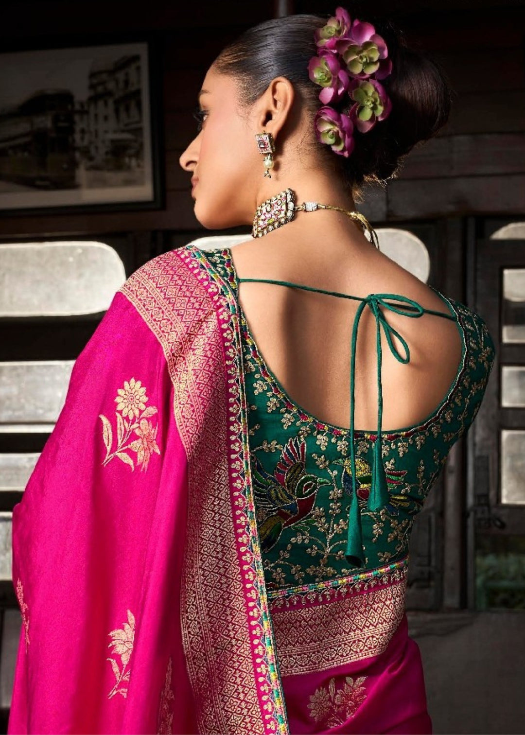 Megenta Soft Dola Viscous Silk with 3d Weaved Pallu and contrast blouse Saree