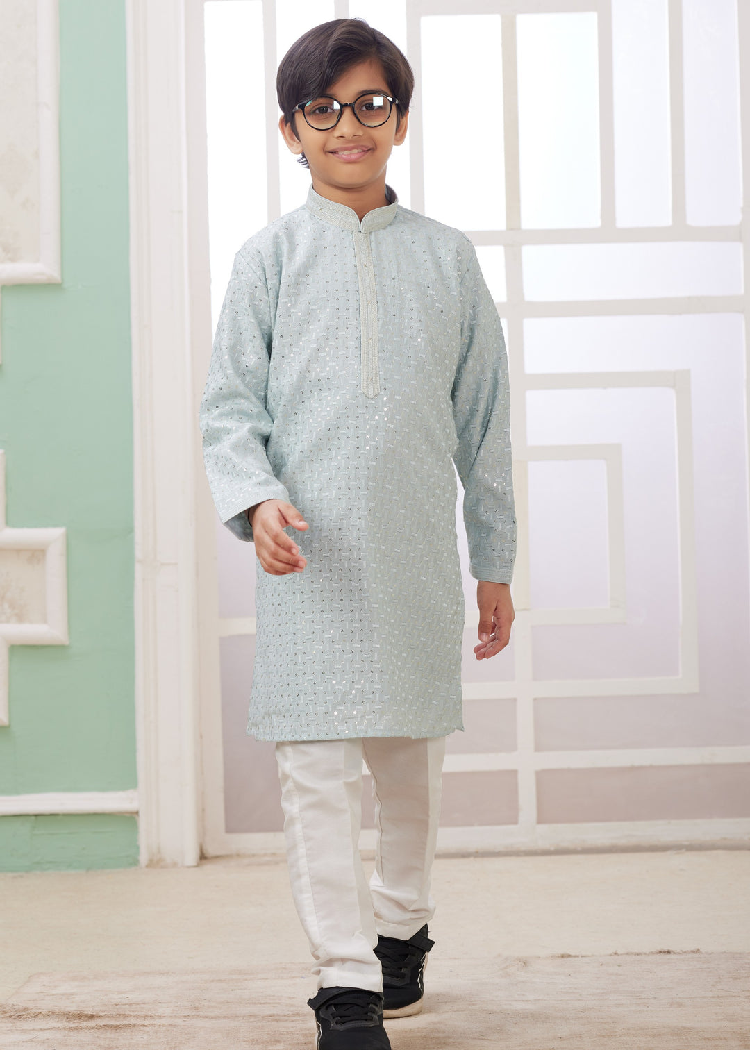 Light Blue Silk Kurta Set With Thread Embroidery Work