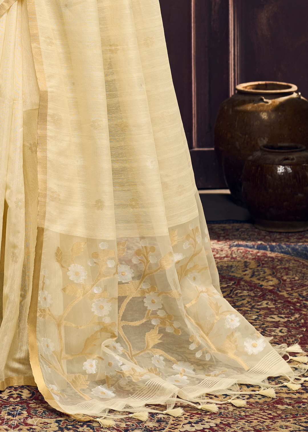 Alabaster Cream Artisan Floral Weave Munga Cotton Saree
