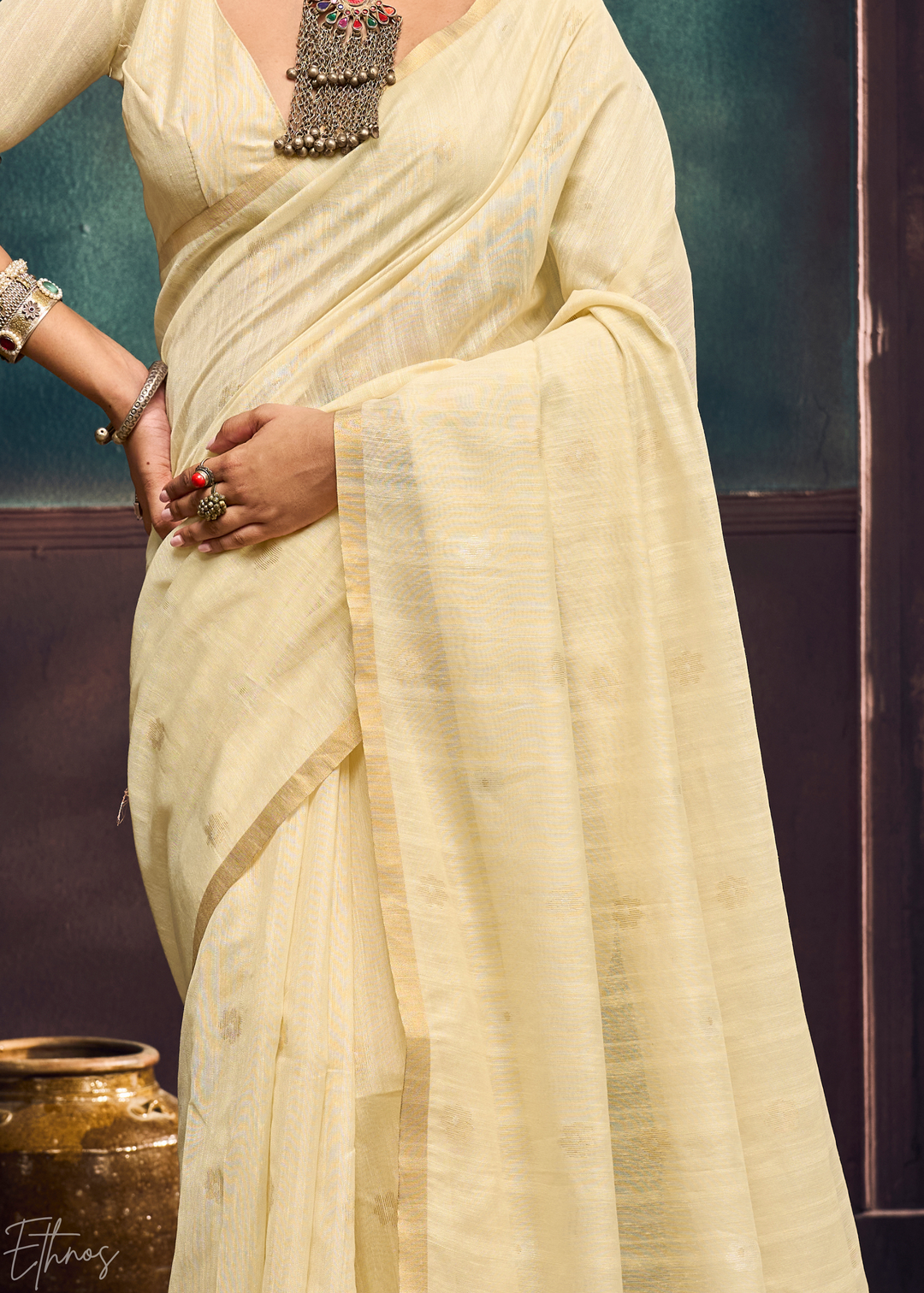 Alabaster Cream Artisan Floral Weave Munga Cotton Saree