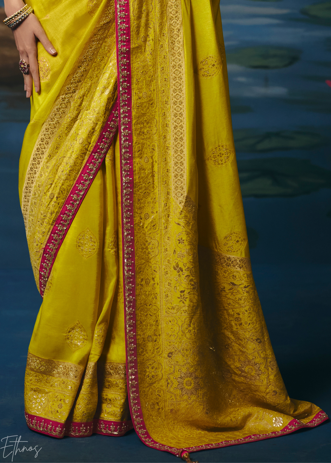 Chartreuse Traditional Zari Woven Border Dola Silk Saree