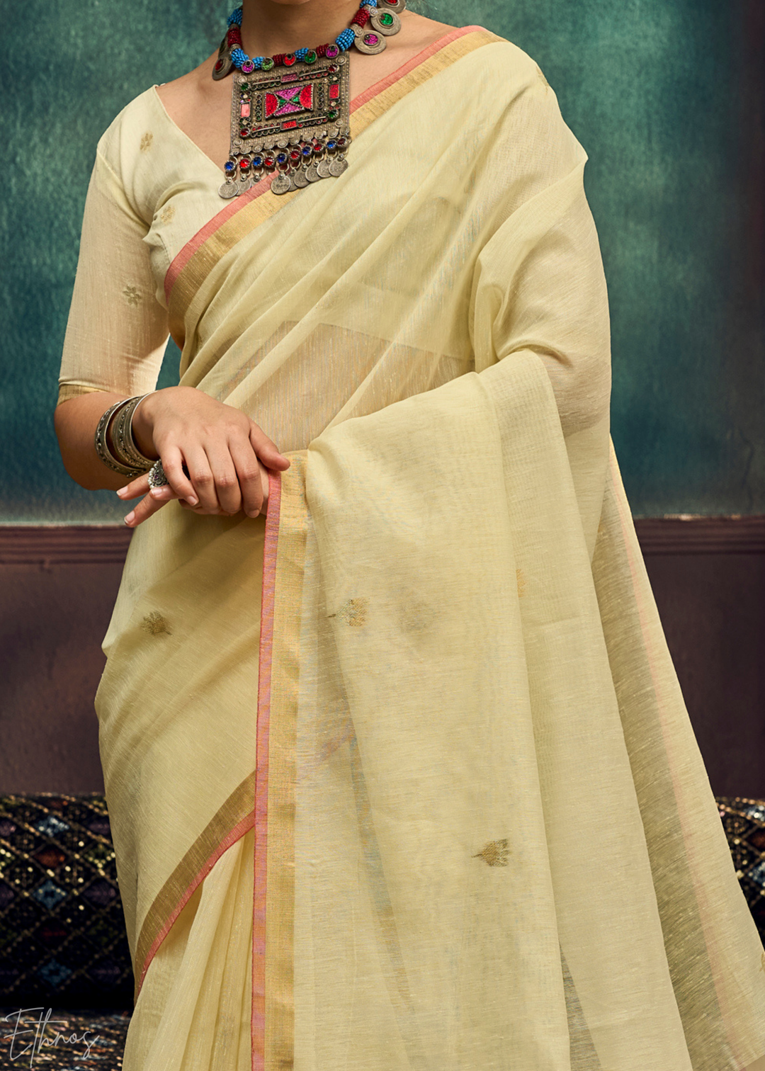 Cream Flora Pallu Munga Silk Saree