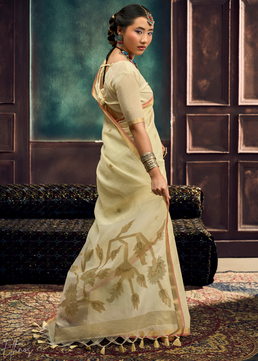Cream Flora Pallu Munga Silk Saree