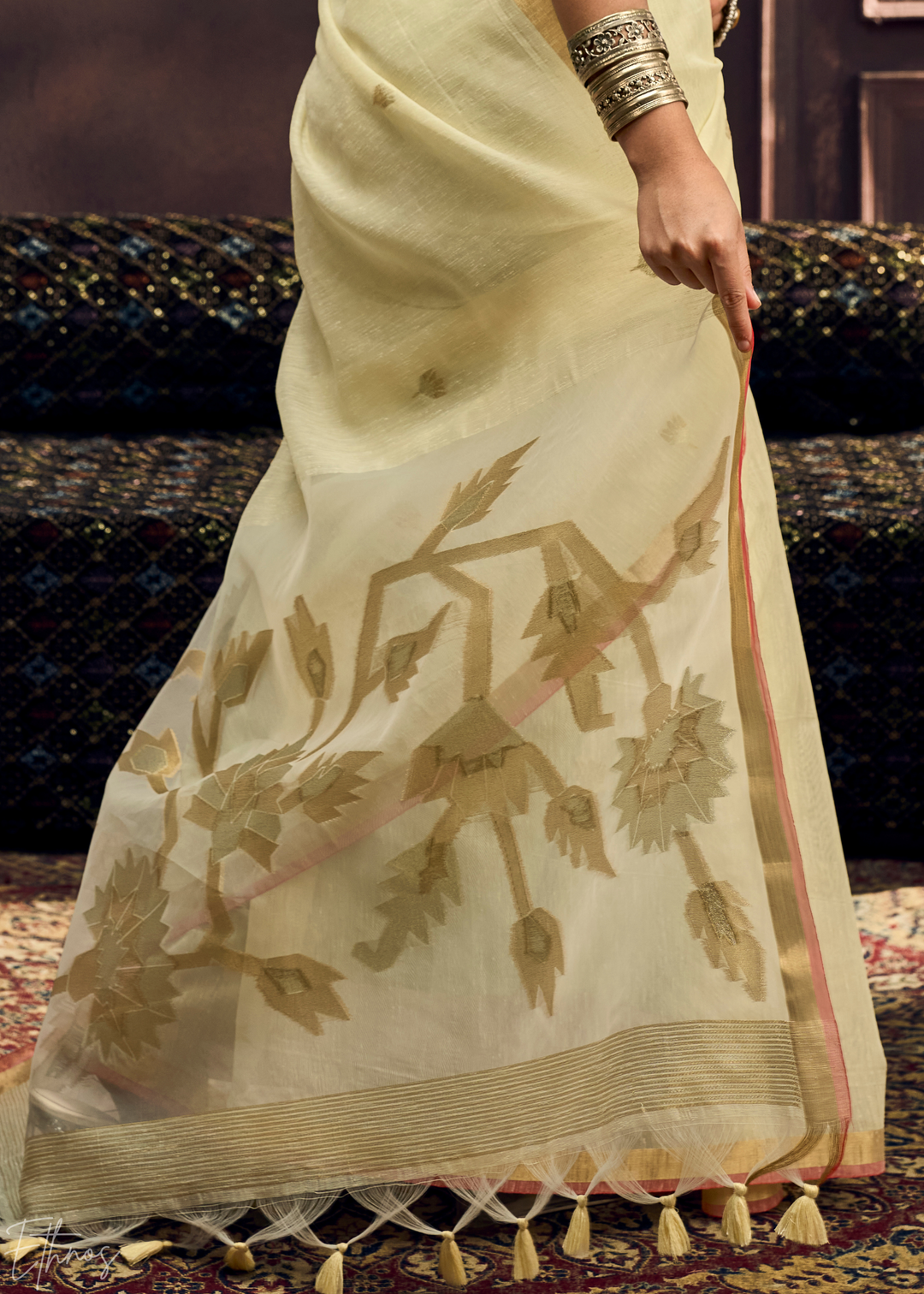 Cream Flora Pallu Munga Silk Saree