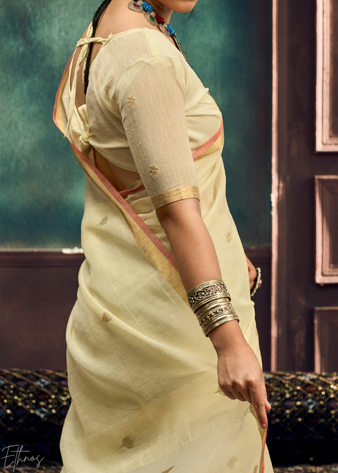 Cream Flora Pallu Munga Silk Saree