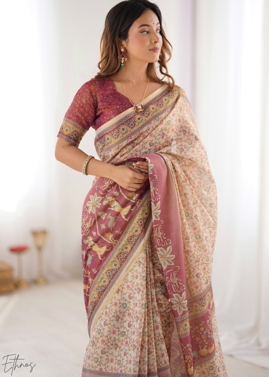 Cream Pink Floral Printed Handloom Cotton Saree