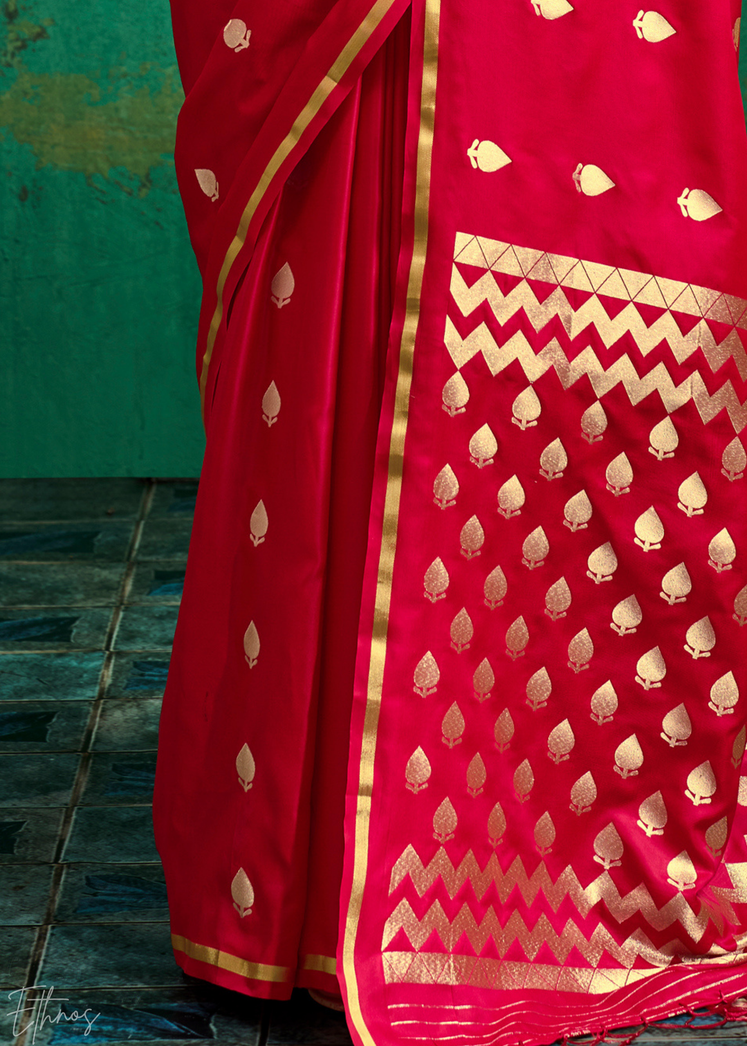 Crimson Fuchsia Leheriya Chevron Satin Saree