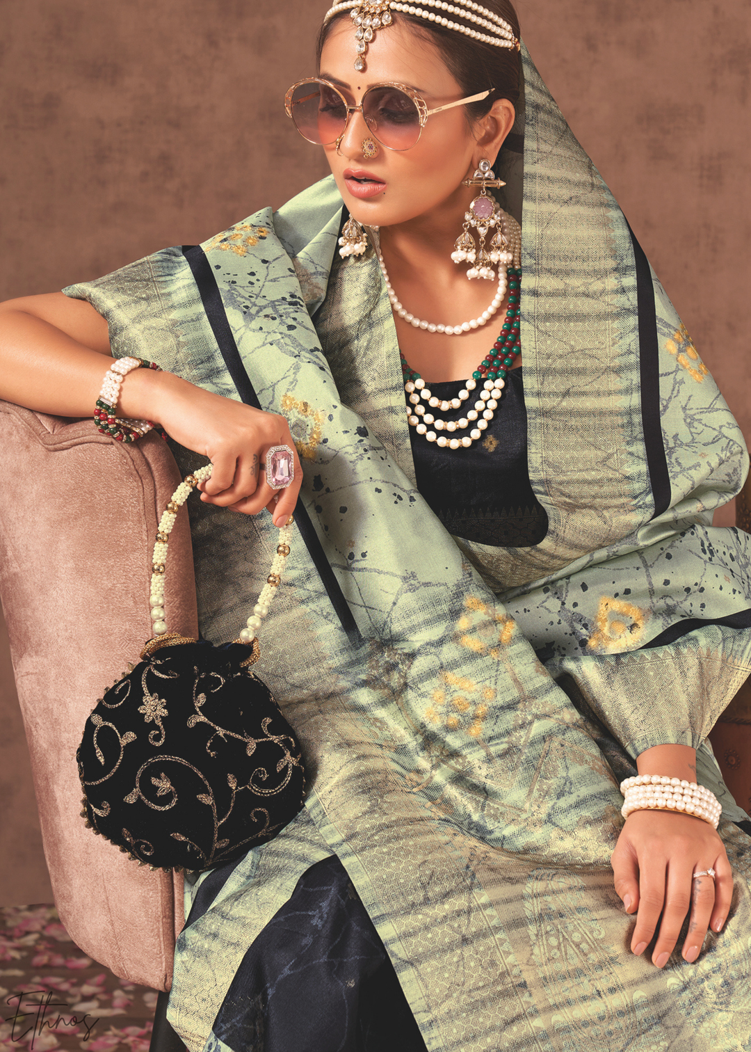 Dusty Grey Linear-Motif Jacquard Cotton Saree