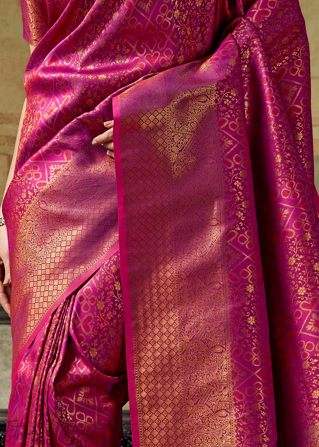 Magenta Plum Traditional Brocade Handloom Silk Saree