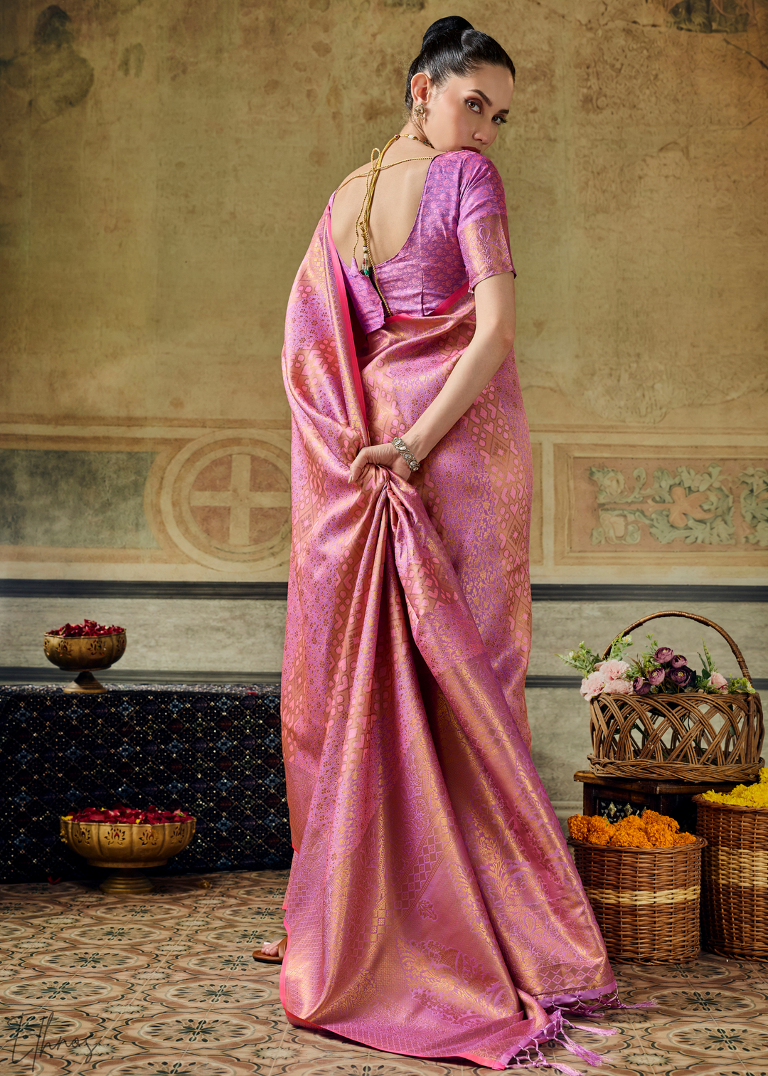 Orchid Pink Traditional Brocade Handloom Silk Saree