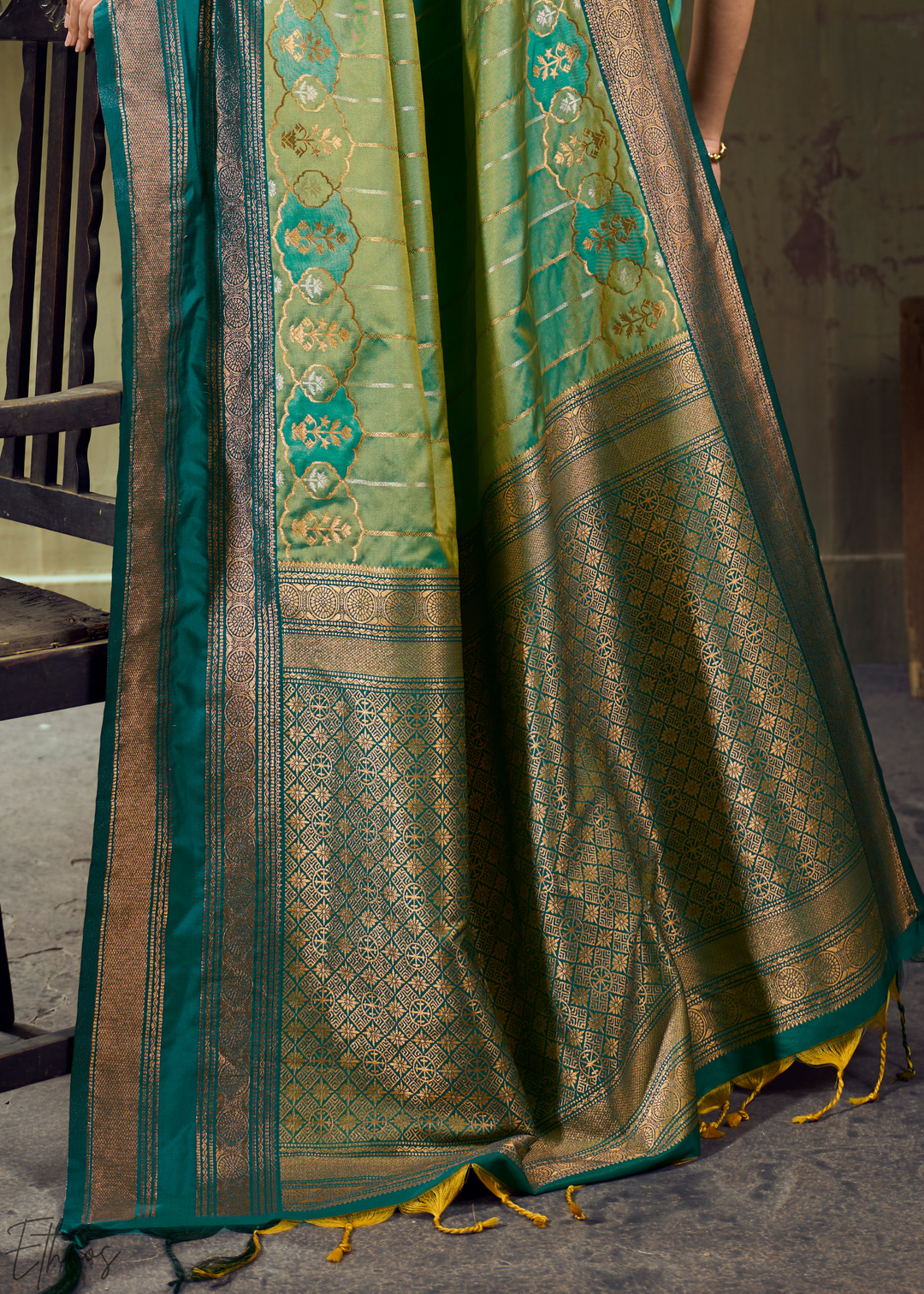 Vibrant Malachite Teal Pochampally Ikkat Silk Saree
