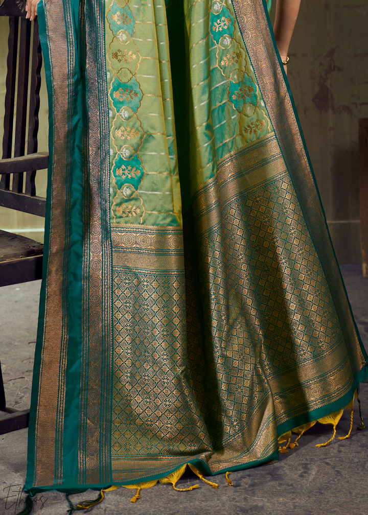 Vibrant Malachite Teal Pochampally Ikkat Silk Saree