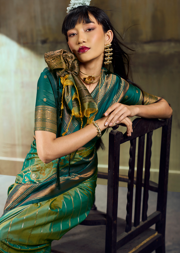 Vibrant Malachite Teal Pochampally Ikkat Silk Saree