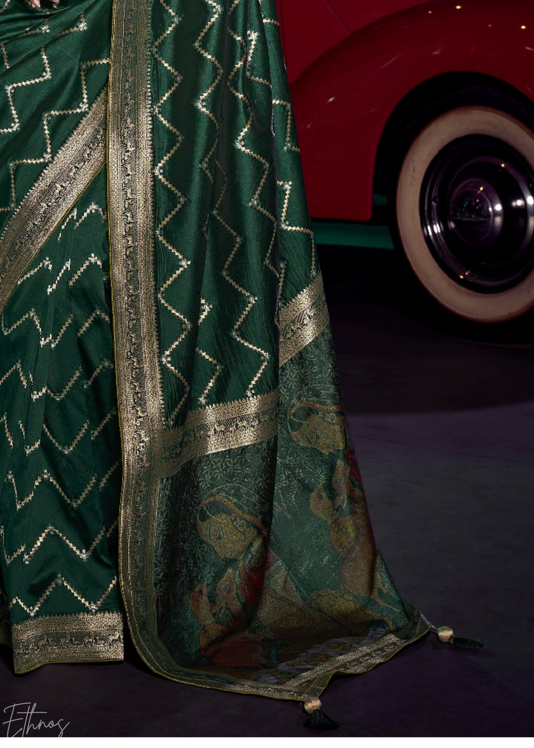 Emerald Green Zigzag Wave Silk Saree