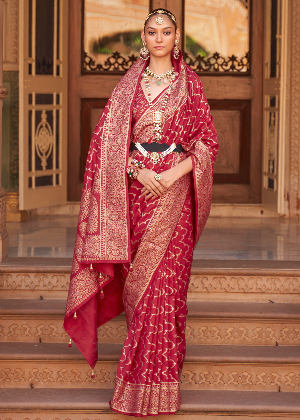 Vêtement De Mariage Traditionnel En Soie Douce Indienne Kanjeevaram Vêtement De Mariage Traditionnel En Soie Douce Indienne Kanjeevaram